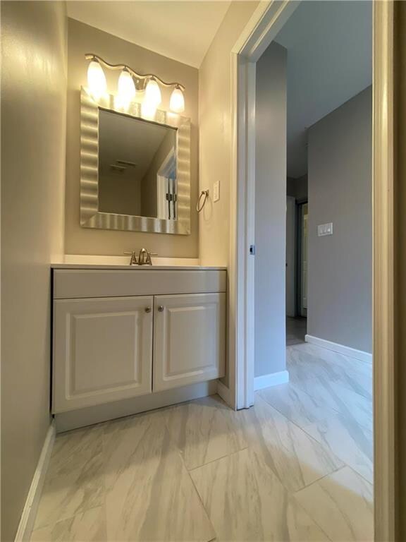 22 Azalea Ln, Levittown, PA 19055 - photo 4