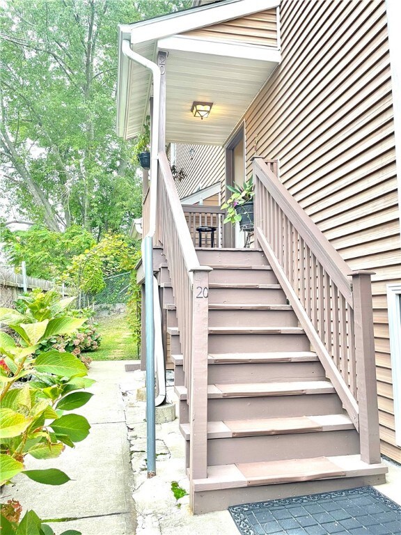 20 Calef St, Cranston, RI 02920 - photo 2