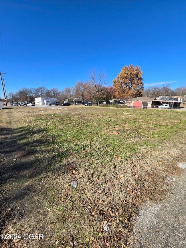 2009 E 4th St, Joplin, MO 64801 - photo 3