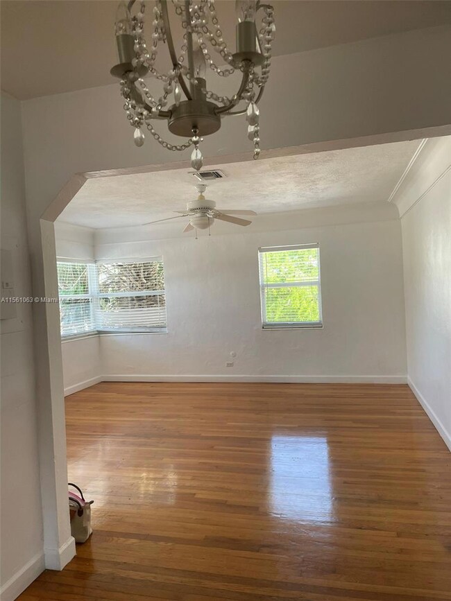 7940 Byron Ave unit 3, Miami Beach, FL 33141 - photo 2