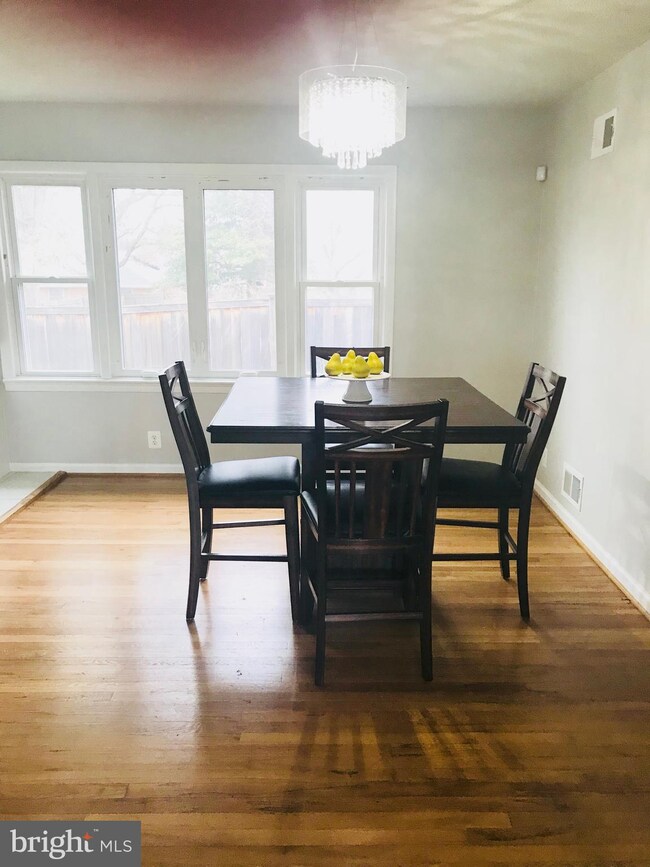 5830 Arnet St, Falls Church, VA 22041 - photo 6