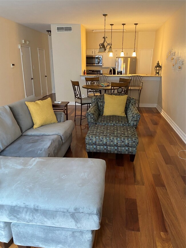 580 Wilcrest Dr unit 580, Houston, TX 77042 - photo 2