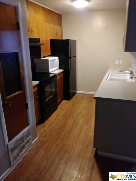 1120 N King St unit 201, Seguin, TX 78155 - photo 2