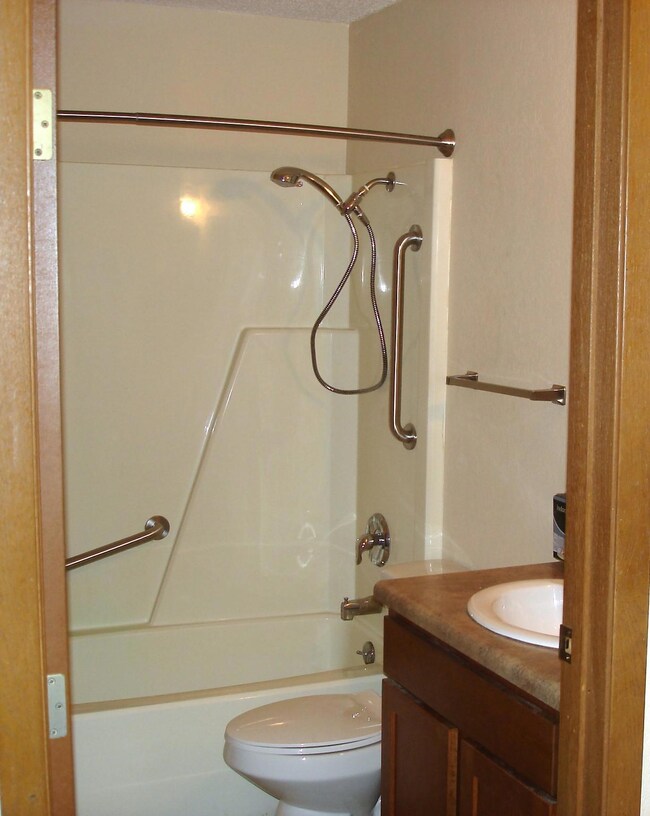 200 1st Ave unit 108, Sacred Heart, MN 56285 - photo 6