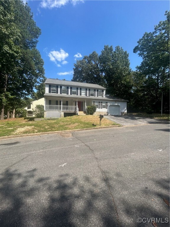 View of front of house featuring a front lawn and