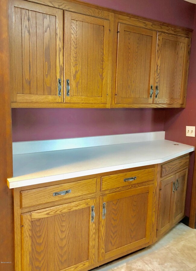 578 W Housatonic St, Pittsfield, MA 01201 - photo 5