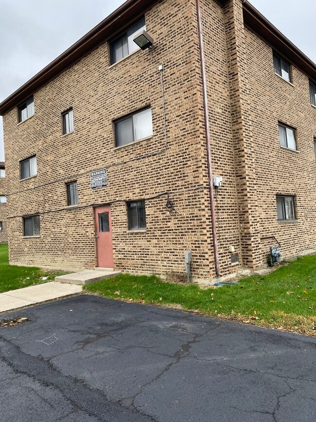 18245 Ravisloe Terrace unit 45, Country Club Hills, IL 60478 - photo 2