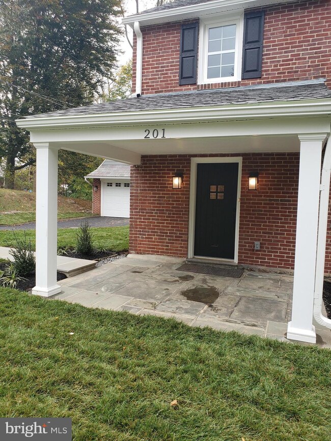 201 Greenbriar Ln, Havertown, PA 19083 - photo 2