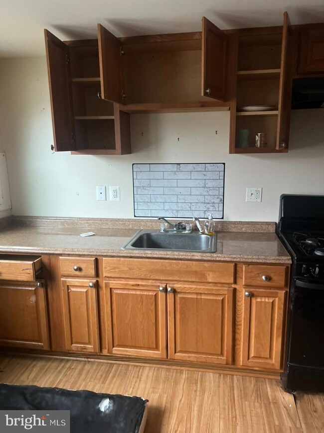 428 Burbank Ct, Halethorpe, MD 21227 - photo 5