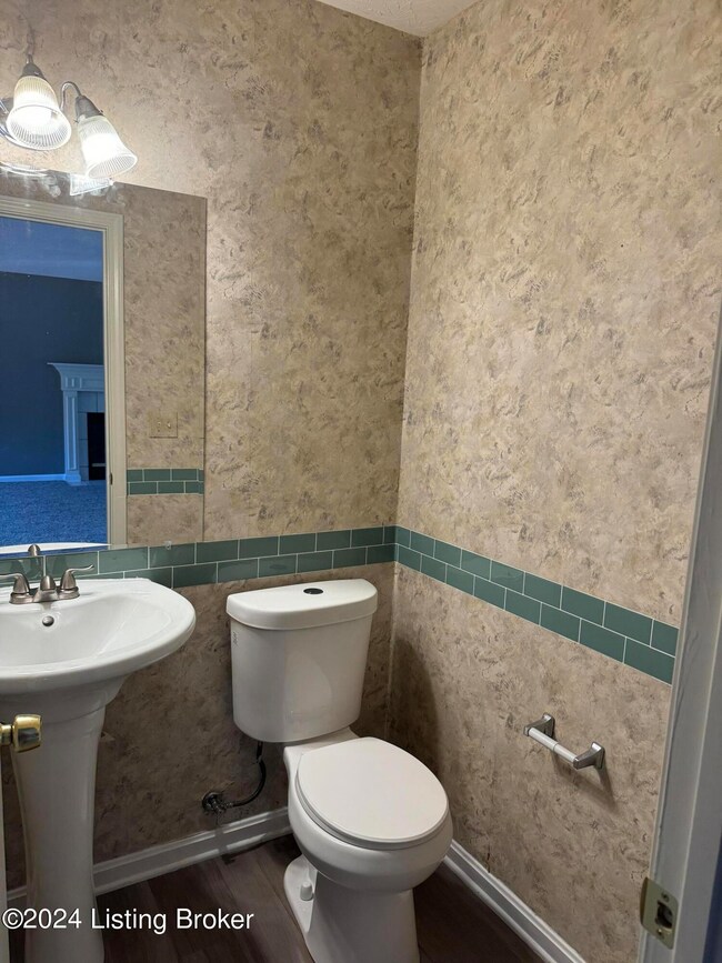 10118 Landwood Dr, Louisville, KY 40291 - photo 3