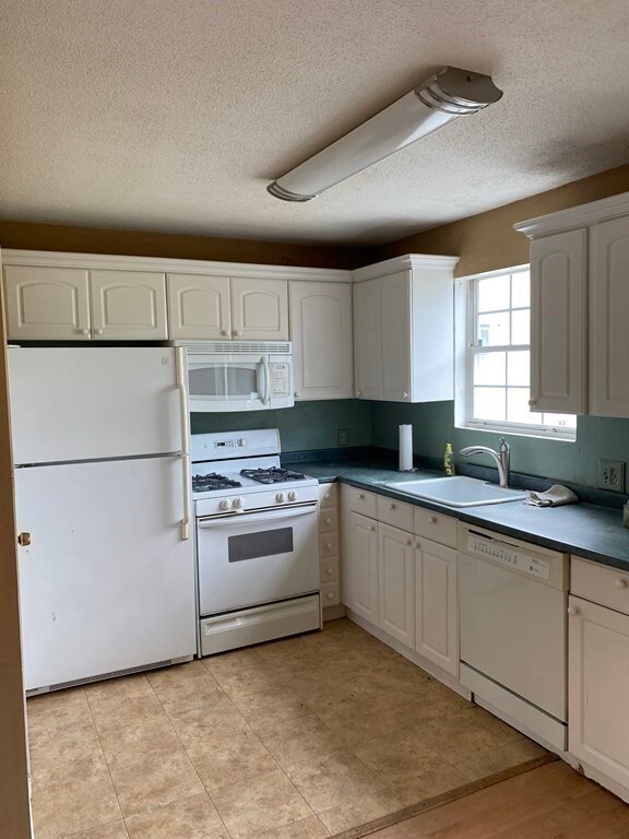 945 Riverside Dr unit 30B, Methuen, MA 01844 - photo 7