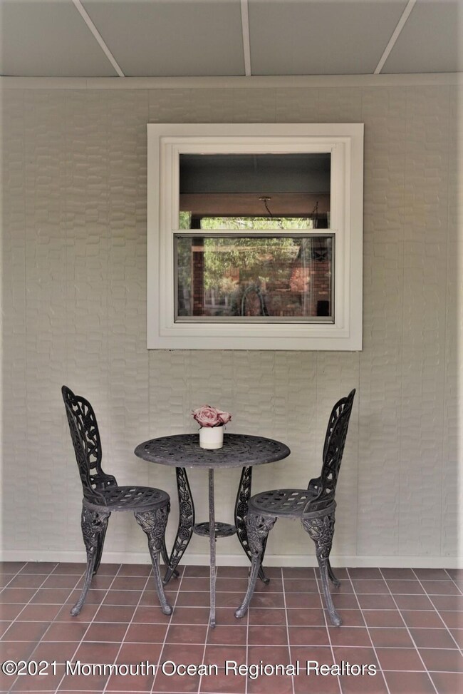 28 Imbrook Ln, Matawan, NJ 07747 - photo 3