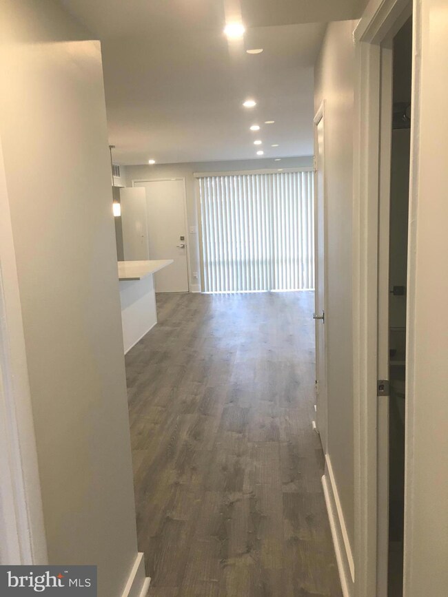 7541 Spring Lake Dr unit D1, Bethesda, MD 20817 - photo 2