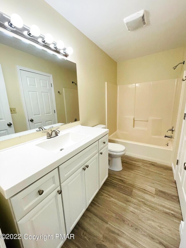 139 Victoria Arms Cir, Kunkletown, PA 18058 - photo 3