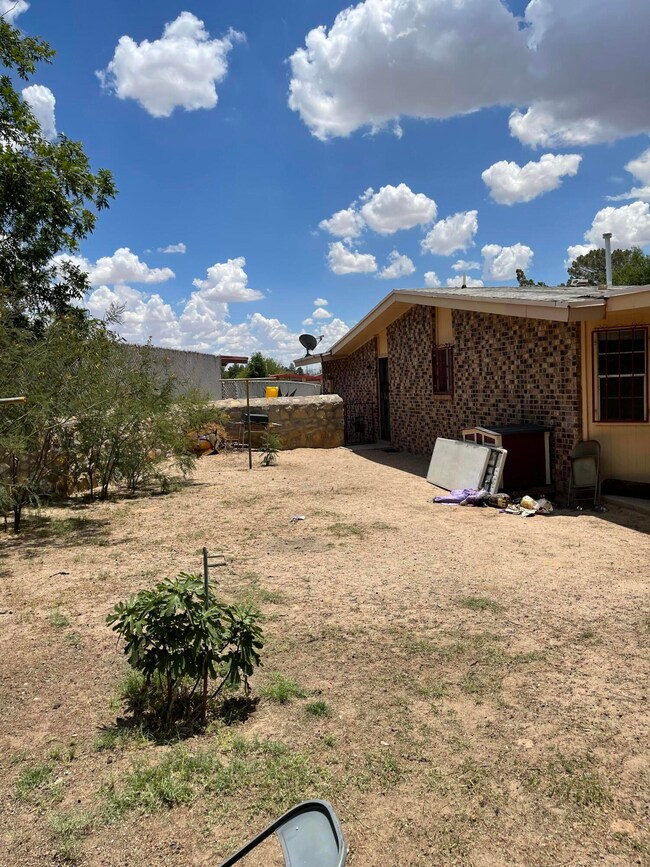 335 Hourglass Dr, El Paso, TX 79915 - photo 2