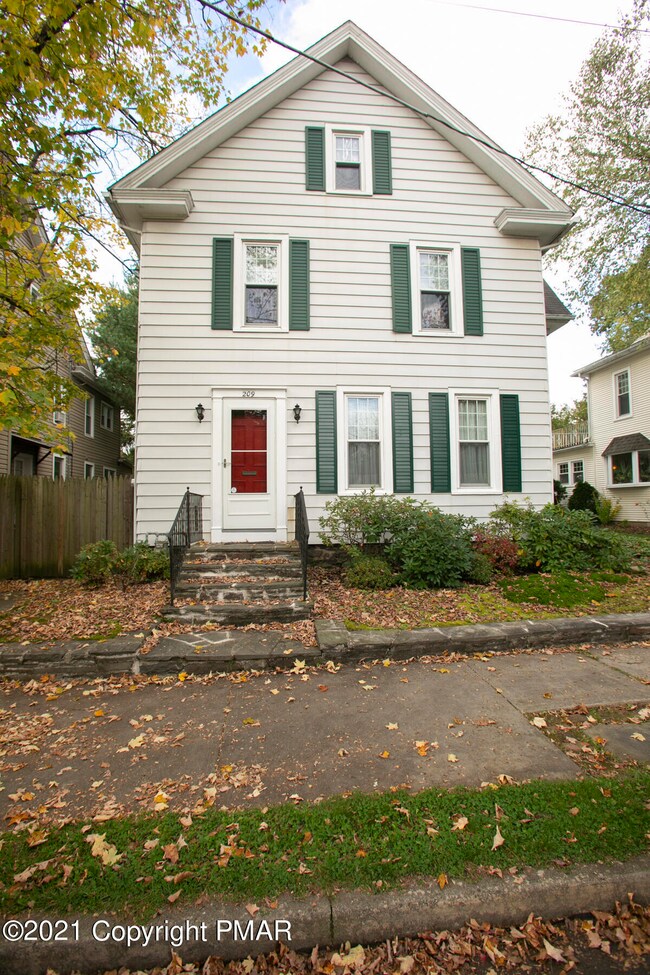 209 N 6th St, Stroudsburg, PA 18360 - photo 2