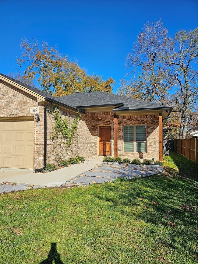 905 W Day St, Denison, TX 75020 - photo 2