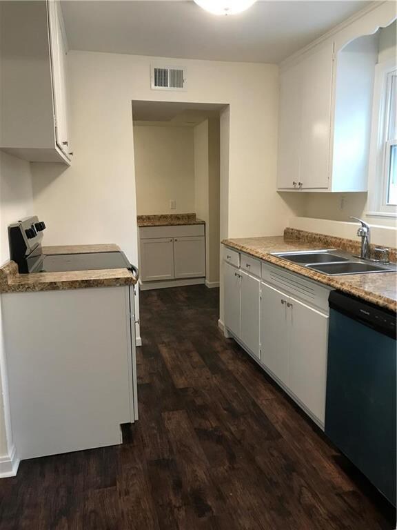 All New Kitchen! Beautiful Counters and Floors!
