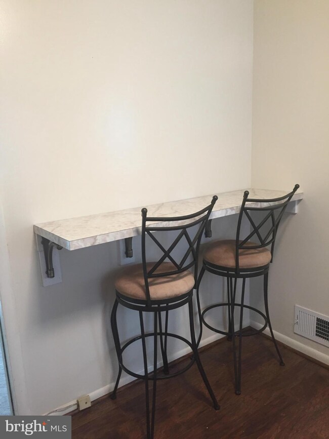 1422 Shady Glen Dr, District Heights, MD 20747 - photo 5