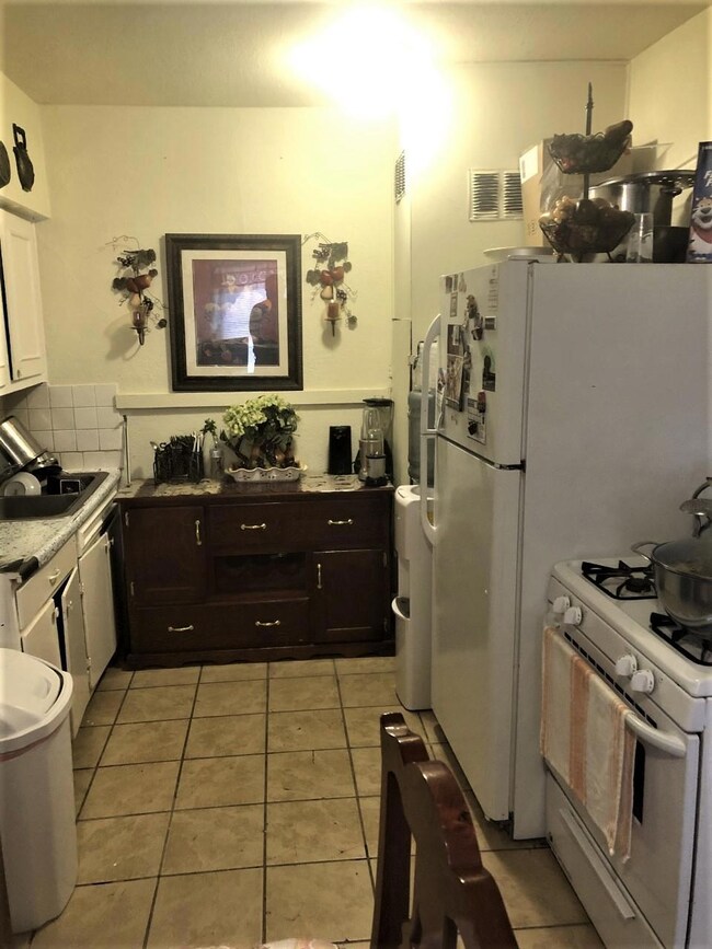 2818 Savannah Ave unit A, B, C, El Paso, TX 79930 - photo 2