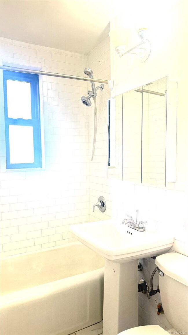 Dara Gardens unit 4 G, Flushing, NY 11367 - photo 5