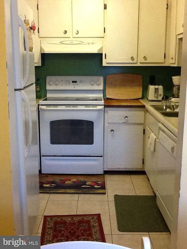 19336 Running Cedar Ct, Germantown, MD 20876 - photo 4