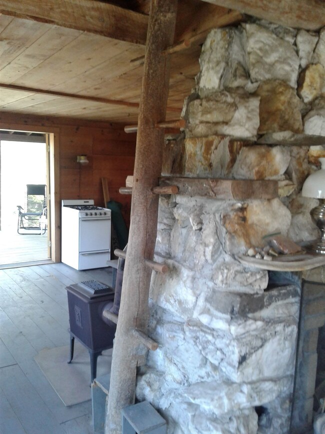 1038 Plain Rd, Hinsdale, NH 03451 - photo 4