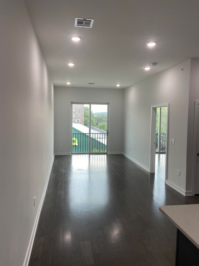 275 Broadway unit 302, Bayonne, NJ 07002 - photo 3