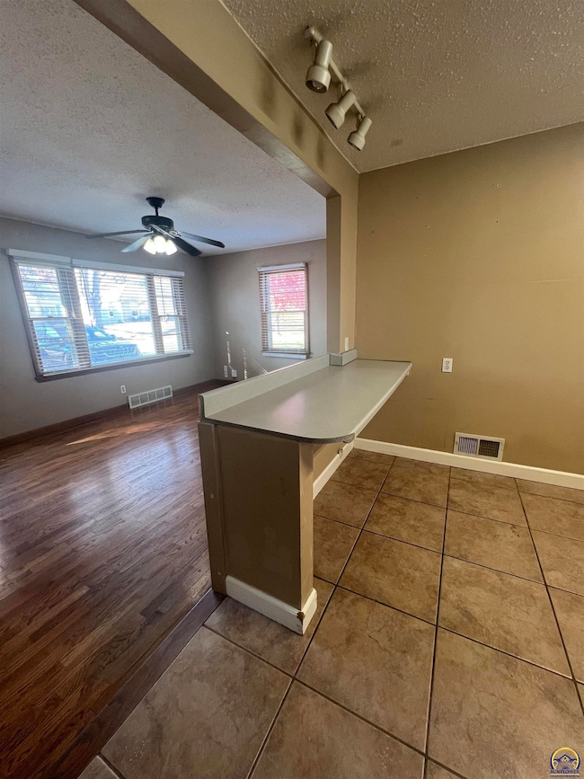 912 SW Frazier Ave, Topeka, KS 66606 - photo 5