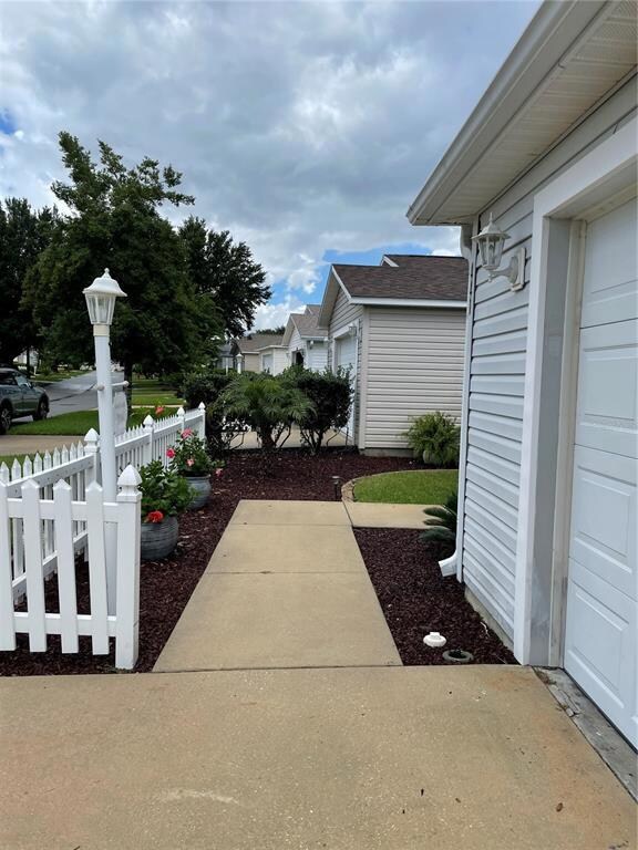 441 Canterbury Ct, The Villages, FL 32162 - photo 4