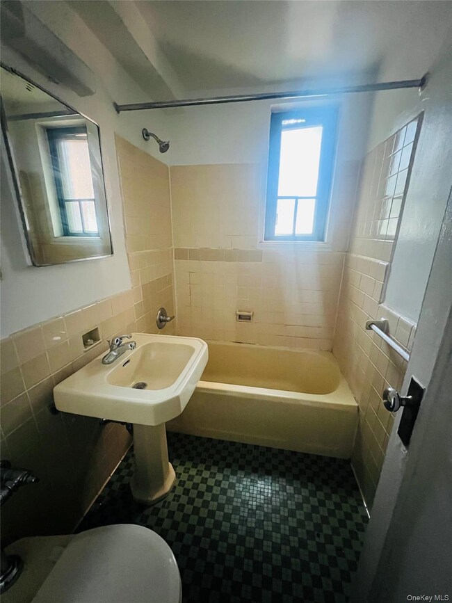 1504 Metropolitan Ave unit ME, Bronx, NY 10462 - photo 7