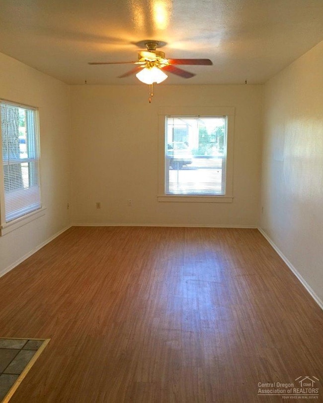 839 SW Cascade Ave, Redmond, OR 97756 - photo 4