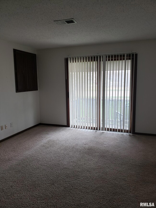 4933 Jersey Ridge Rd, Davenport, IA 52807 - photo 3