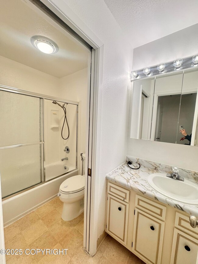 3900 Malaspina Cir unit 1, Anchorage, AK 99517 - photo 7