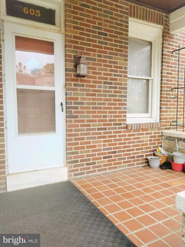 605 Lyndhurst St, Baltimore, MD 21229 - photo 7