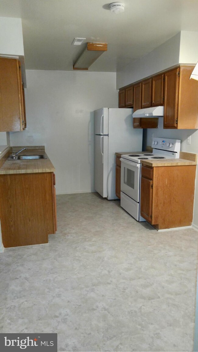 14703 Wexhall Terrace, Burtonsville, MD 20866 - photo 2