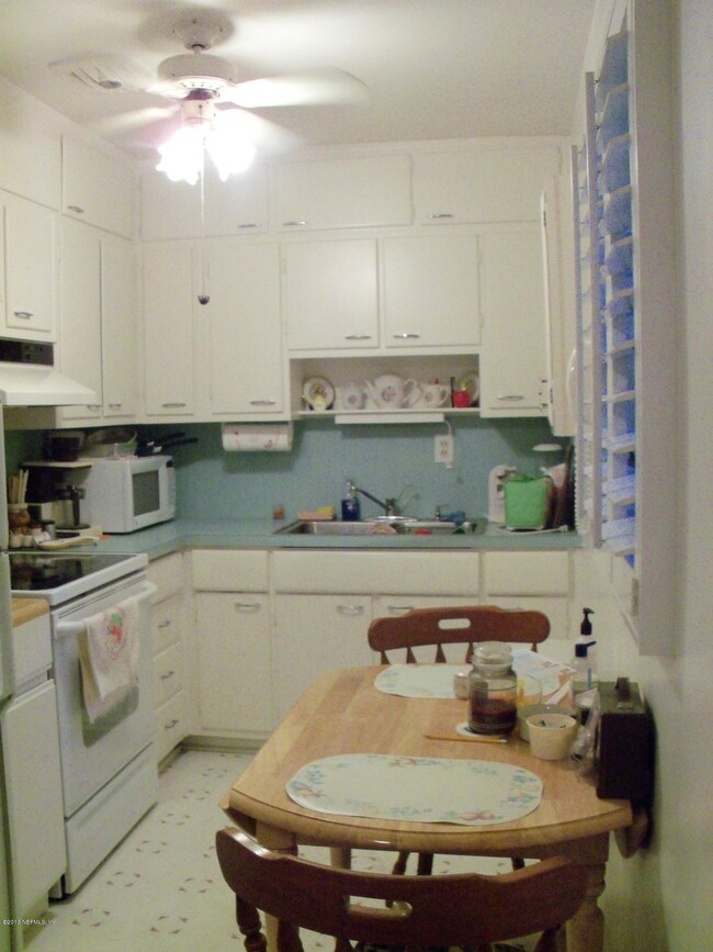 8900 Joseph Ct, Jacksonville, FL 32216 - photo 3