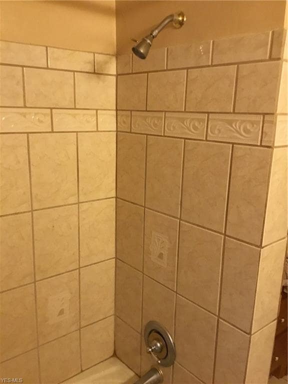 3345 Berkeley Rd, Cleveland, OH 44118 - photo 4