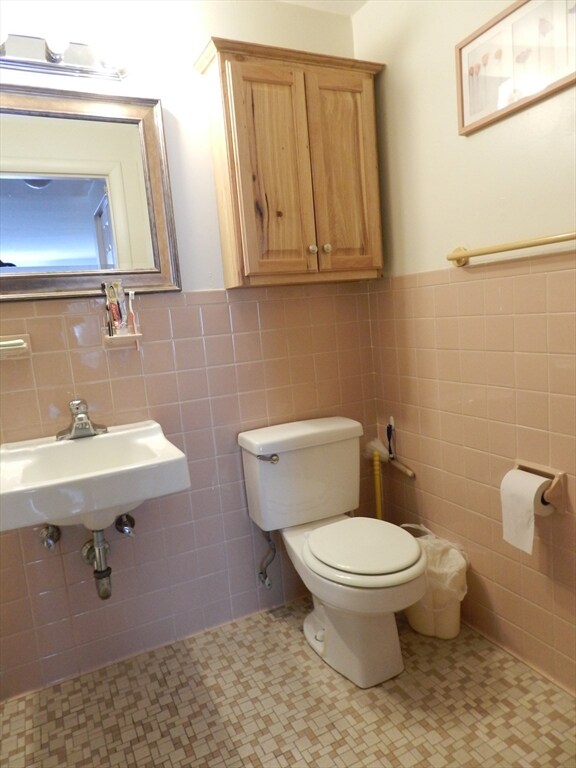 2 Old Colony Ln unit 8, Arlington, MA 02476 - photo 4