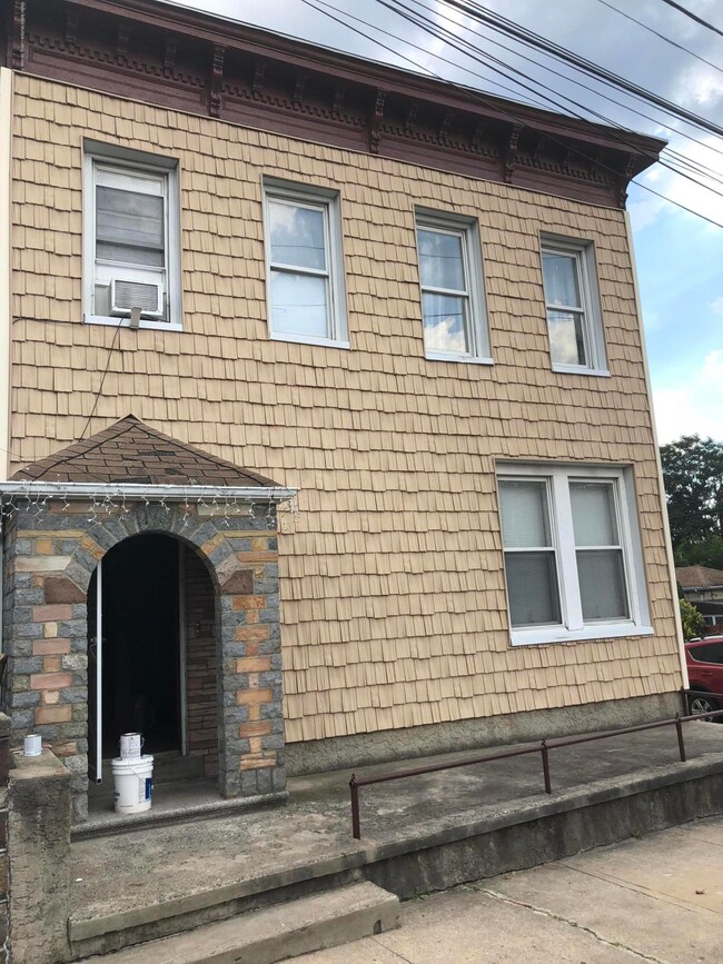 188 Cedar Ave, Staten Island, NY 10305 - photo 4