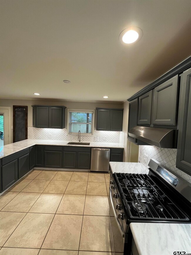 628 628 Fair Ln, Tyler, TX 75701 - photo 4