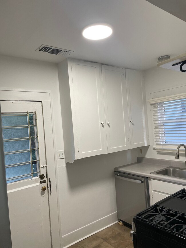 1611 Kipling St, Houston, TX 77006 - photo 3