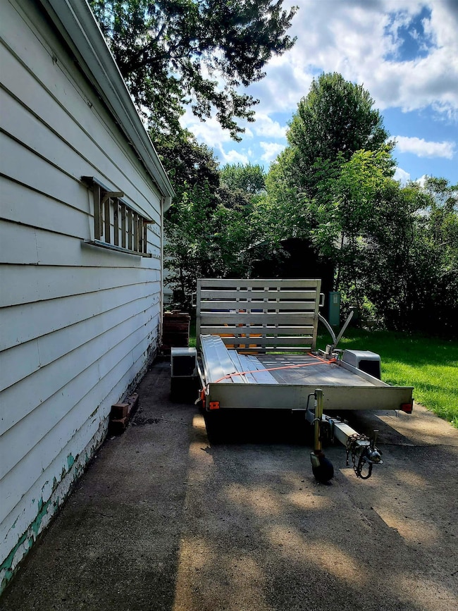 Extra parking for a 3rd vehicle, camper, fishing boat!