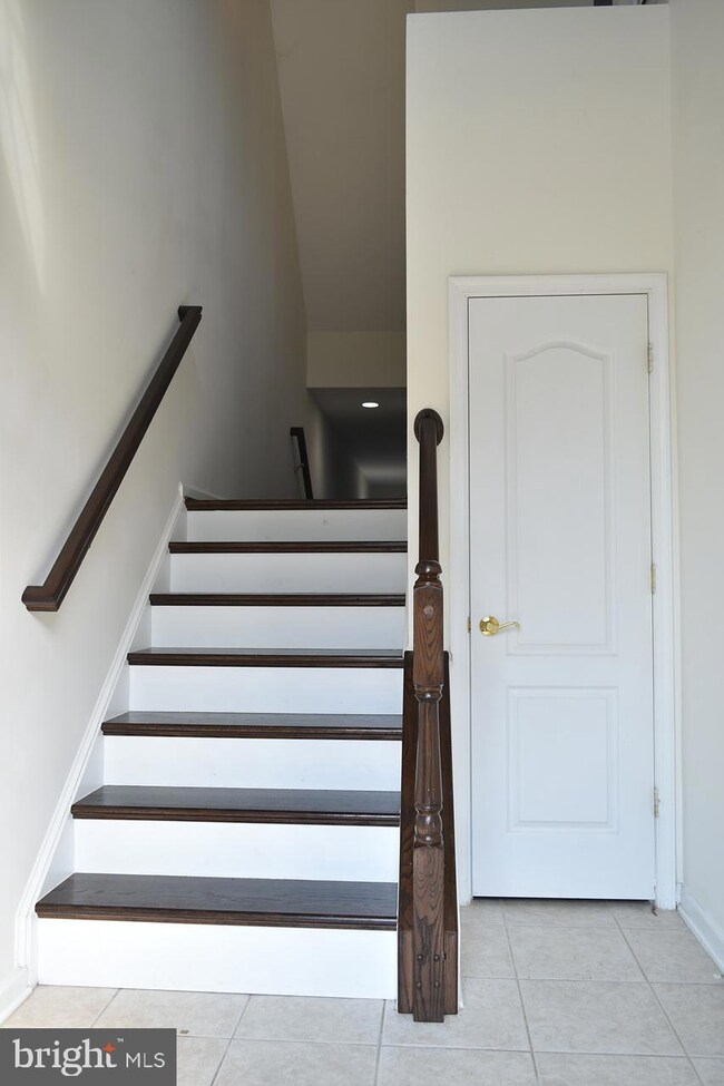 12604 Buckleys Gate Dr, Fairfax, VA 22030 - photo 4