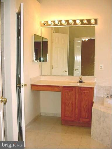 13434 Burrough Farm Dr, Herndon, VA 20171 - photo 5