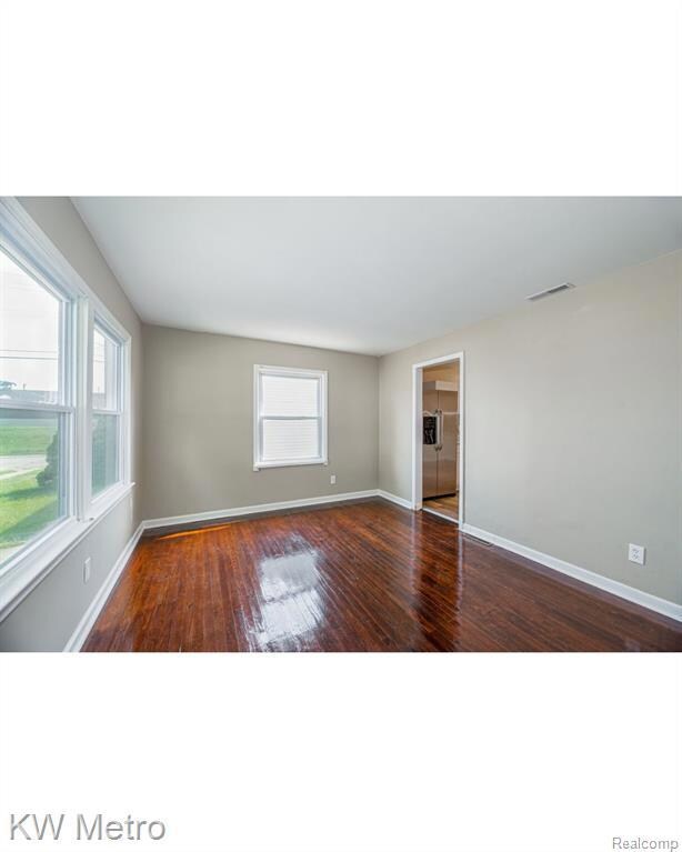 11330 Chalmers Ave, Warren, MI 48089 - photo 5