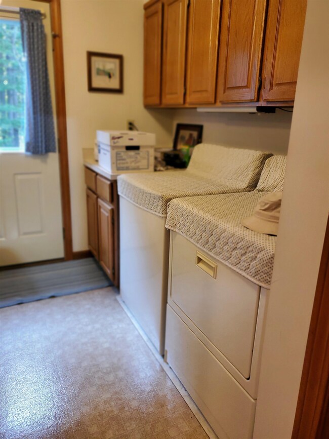 381 Cross Ave unit 9,10, Saint Johnsbury, VT 05819 - photo 4