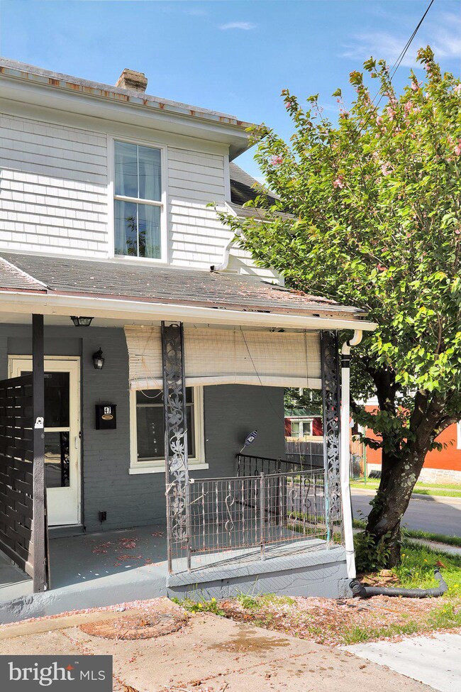 47 Charles St, Hagerstown, MD 21740 - photo 2