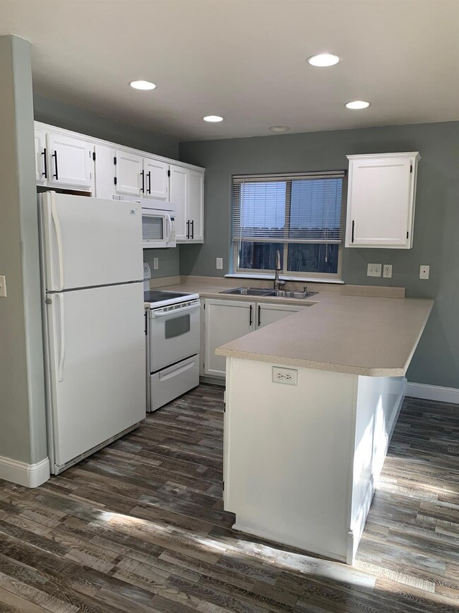 1375 Circle Wood Dr, Central Point, OR 97502 - photo 3