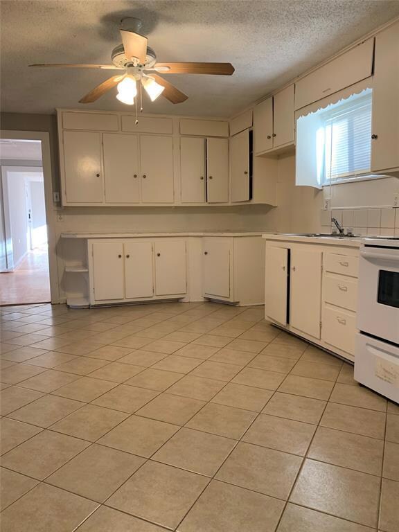 1050 Dubois St, Denison, TX 75020 - photo 4